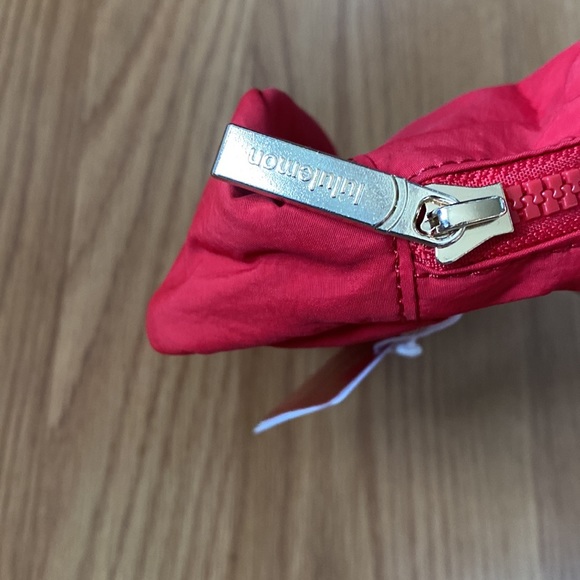 ❤️ Lululemon Double-Zip Pouch Mini Dark Red LNY NWT - Picture 5 of 7